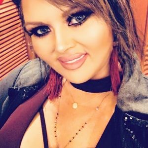 Meet your Posher~Hi everyone! I’m Deana 😘